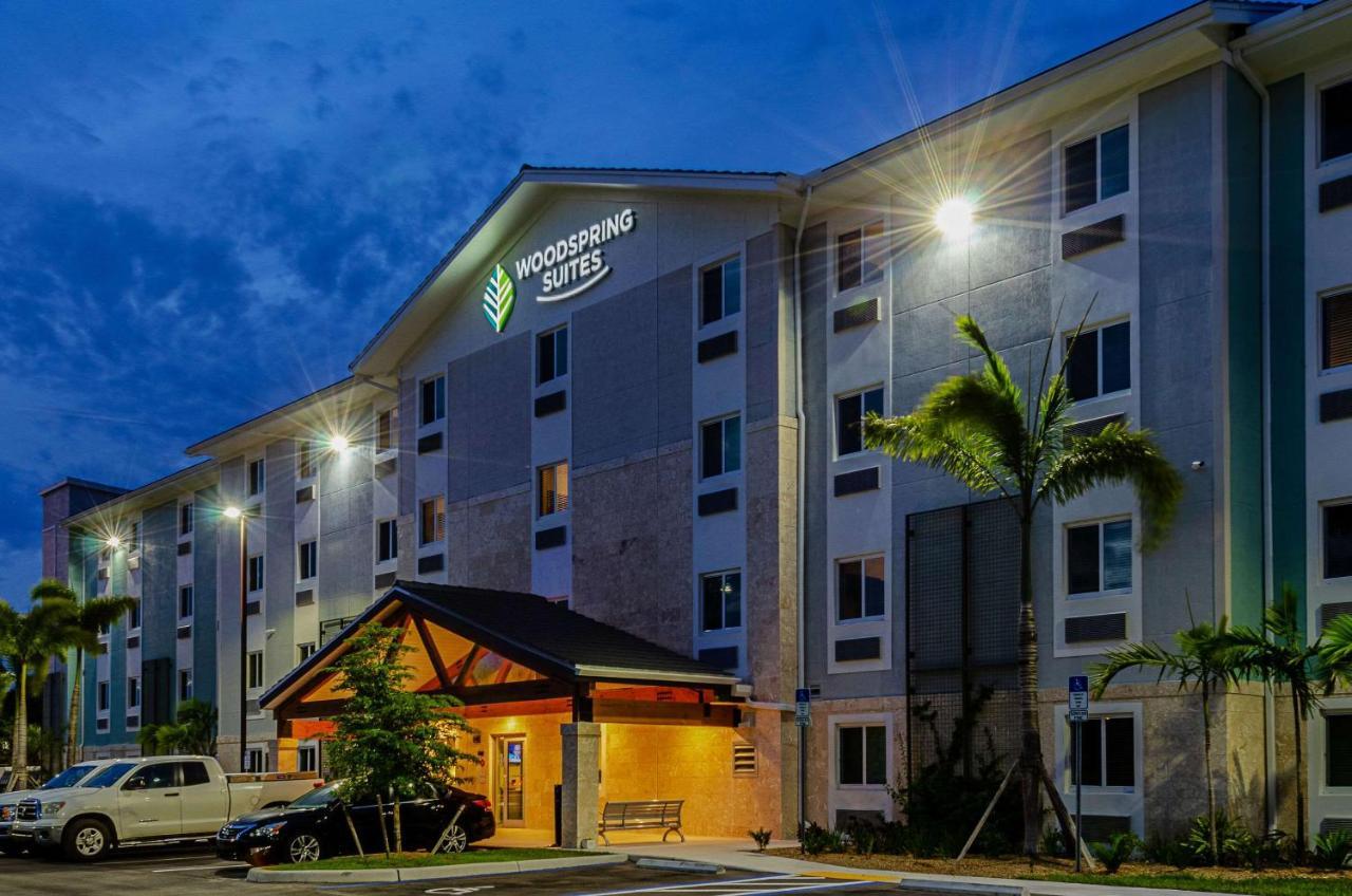 Woodspring Suites Naples Golden Gate Exterior foto