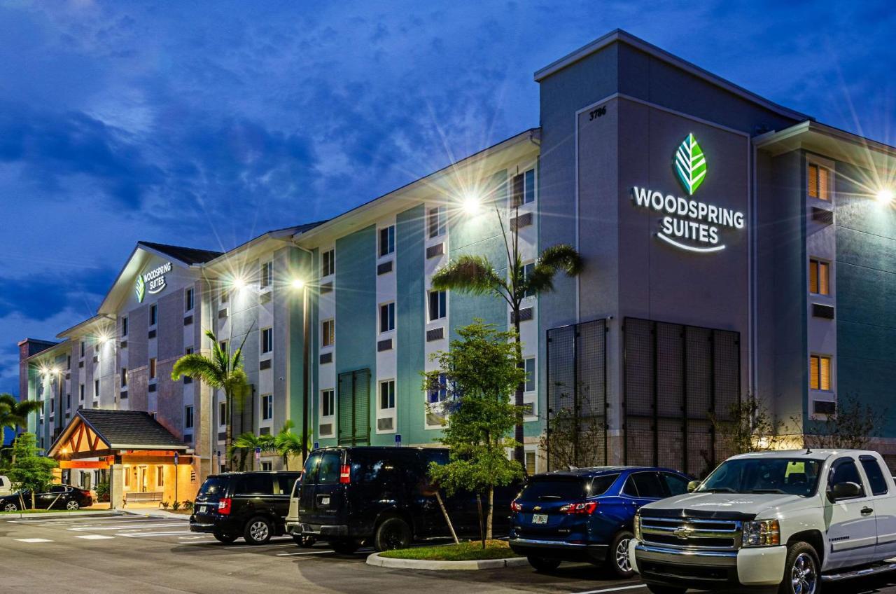Woodspring Suites Naples Golden Gate Exterior foto